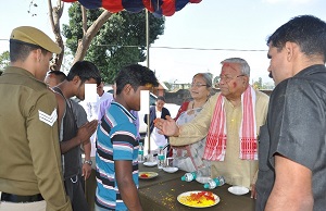The Governor of Arunachal Pradesh Shri PB Acharya and State�s First Lady 
Smt Kavita Acharya celebrate the festive occasion of Holi with jail inmates, Jullang on 13th March 2017.